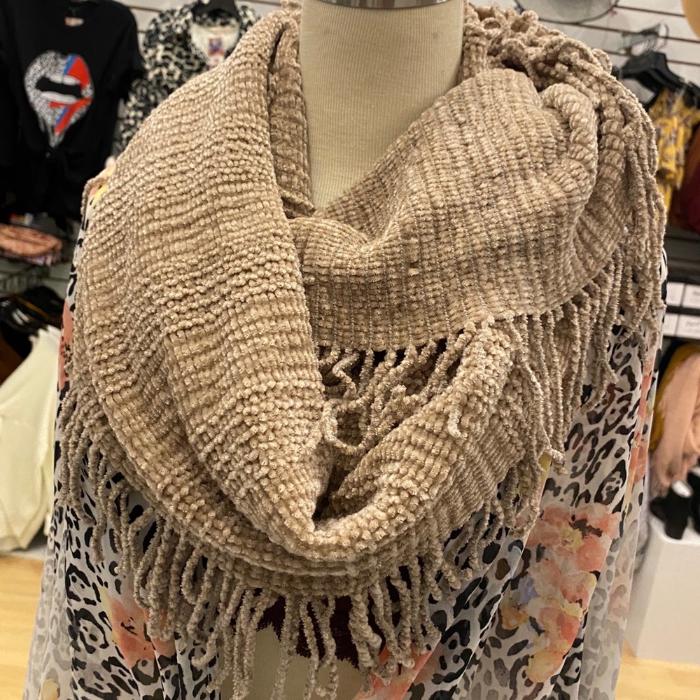 Fringe Infinity scarf (latte)